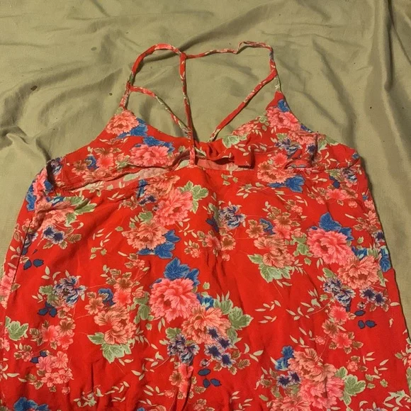 No boundaries womens red shirt with flowers and open back size medium (7-9) - Picture 2 of 3